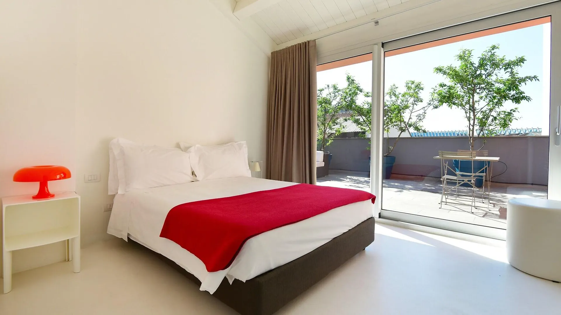 Milan Design Suites 0*,