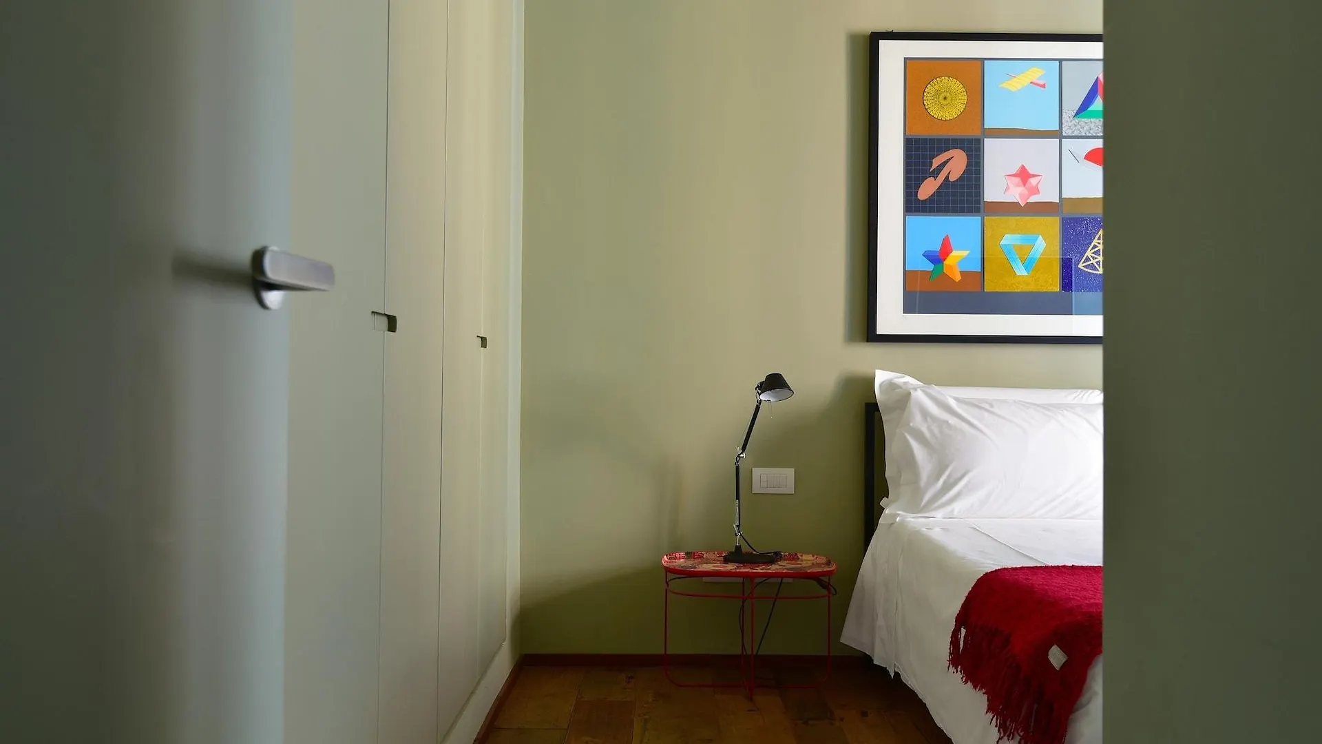 Milan Design Suites 0*,