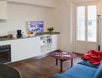 Milan Design Suites 0*,  Italia