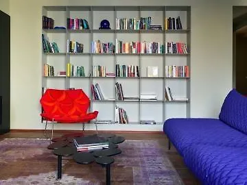 Milan Design Suites 0*,  Italia